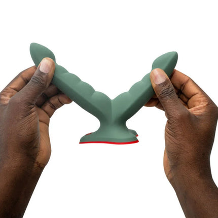 Fun factory ryde doppeldildo und massager mit grünem silikon v-förmigem saugnapf und rotem akzentbasis