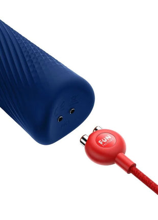 Fun factory vim silikon vibrierender gewichteter rumble wand in mitternachtsblau mit rotem ladekabel aus texturiertem silikon