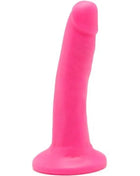 Ein lebendiger pinkfarbener silikon dildo mit glatter oberfläche, abgerundetem kopf und breiter basis, happy dicks dong 12 cm rosa