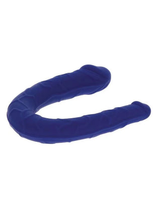 Ein plushes, tiefblaues u-förmiges spielzeug mit weicher, strukturierter oberfläche im produkt get real realistischer mini-doppeldong blau