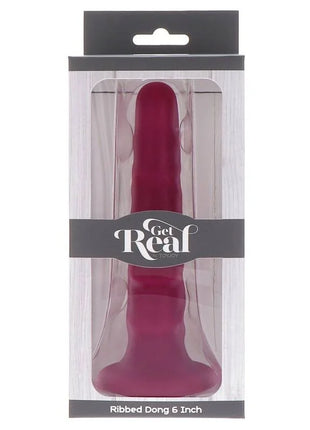 Eine tiefrote gerippte dildo aus silikon in transparenter verpackung mit schwarzer get real marke 12 cm lang