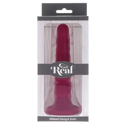 Eine tiefrote gerippte dildo aus silikon in transparenter verpackung mit schwarzer get real marke 12 cm lang