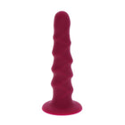 Ein tiefroter, gerippter silikon-analplug mit flachem grund und strukturierter oberfläche 12 cm lang