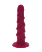 Ein tiefroter, gerippter silikon-analplug mit flachem grund und strukturierter oberfläche 12 cm lang