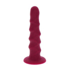 Ein tiefroter, gerippter silikon-analplug mit flachem grund und strukturierter oberfläche 12 cm lang