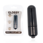 Glänzender kleiner bullet vibe aus schwarzem kunststoff mit drei silbernen batterien in der verpackung