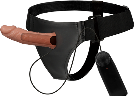 Schwarzer lederharness mit realistischem hautfarbenem dildo und fernbedienung zum tragen und stimulieren