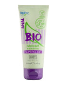 Eine violett und hellgrüner tube bio superglide heiß wasserbasierter anal gleitgel mit violettem verschluss 100 ml