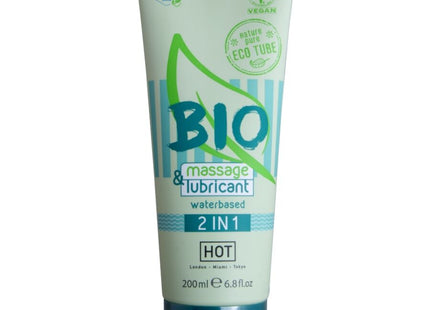Ein hellgrüner und türkisfarbener schlauch ncp bio massage und gleitmittel 2 in 1 wasserbasierte formel mit dunkelblauem deckel