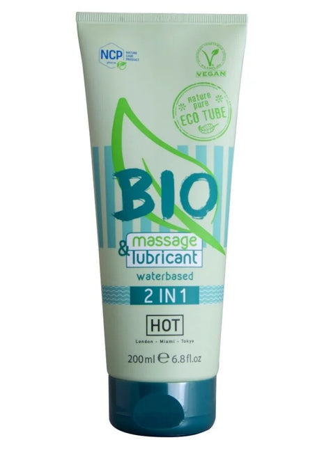 Ein hellgrüner und türkisfarbener schlauch ncp bio massage und gleitmittel 2 in 1 wasserbasierte formel mit dunkelblauem deckel