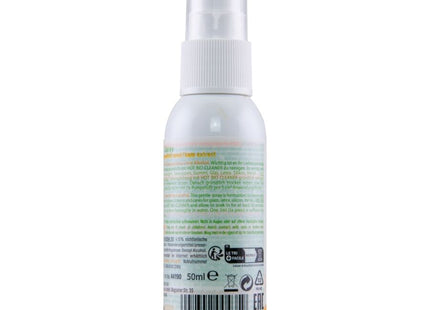 Weiße plastik-sprühflasche mit klarem düsenaufsatz und weißem verschluss, rückseite mit bio-reiniger etikett, hot bio-reiniger-spray 50 ml