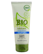 Weiße tube bio super heiß wasserbasierte gleitcreme mit grünem deckel und umweltfreundlicher kennzeichnung 100 ml