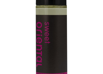 Ein schwarzes, glänzendes fläschchen mit pinkem sweet oriental massageöl text für orientalisches Massageöl süß 100 ml