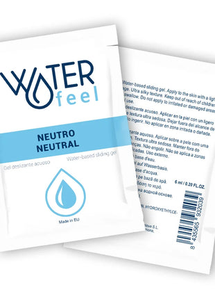Weißes und hellblaues sachet von waterfeel neutral gleitgel auf wasserbasis für den leistungsstarken g-punkt-vibrator ibiza