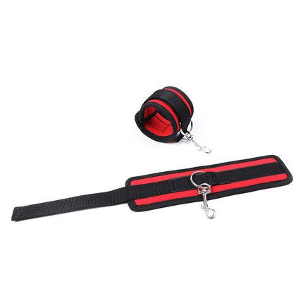 ESPOSAS DE NYLON CON GANCHO Y OJAL OHMAMA FETISH