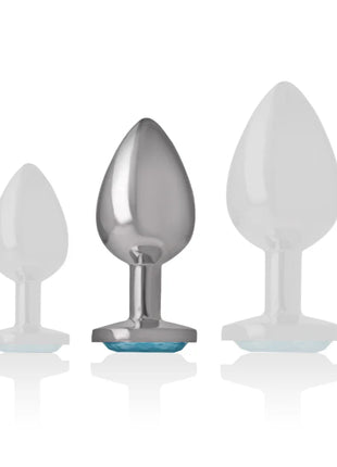 Set aus drei analplugs mit einem aus aluminium in silber und blau und zwei durchsichtig weißen kunststoffplugs