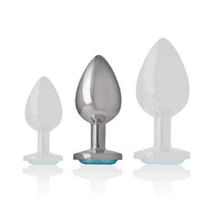 Set aus drei analplugs mit einem aus aluminium in silber und blau und zwei durchsichtig weißen kunststoffplugs