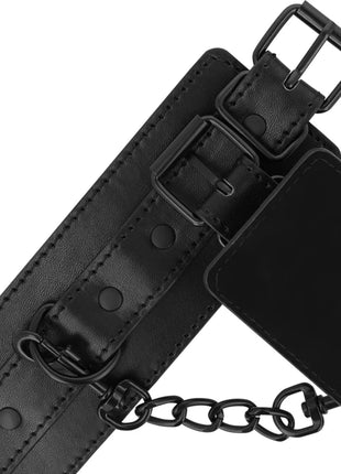 Intense fetisch handschellen aus schwarzem veganem leder mit metallverschluss und kettenanbindung