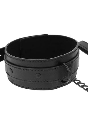Schwarzes veganes lederhalsband intense mit kettendetail für fetish zwecke