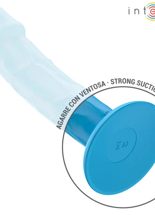 Hellblauer silikon dildo mit hellem blauem saugnapf als basis aus dem produkt intense phoebe realistischer vibrator mit 10 vibrationen und blauer fernbedienung