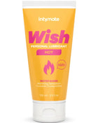 Ein lebhaft orangefarbener schlauch intymate wish heißes wasserbasiertes gleitmittel mit weißem deckel und pinkem logo, kondomkompatibel