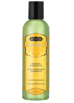 Eine durchscheinend grüne flasche kamasutra natürliches kokosnuss und ananas massageöl 59 ml mit schwarzem deckel und goldgeprägtem etikett