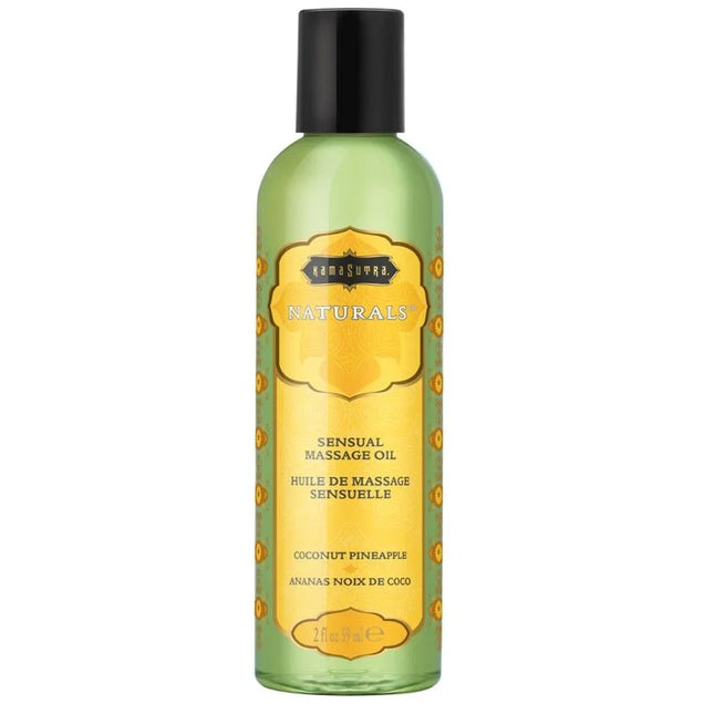 Eine durchscheinend grüne flasche kamasutra natürliches kokosnuss und ananas massageöl 59 ml mit schwarzem deckel und goldgeprägtem etikett