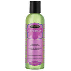 Eine durchscheinend grüne Flasche Kamasutra natürliches Massageöl Island Passion Berry mit schwarzem Verschluss und lila Blumenetikett