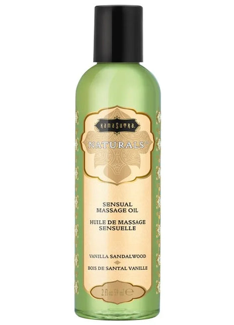 Eine durchscheinend grüne flasche kamasutra natürliches massageöl vanille sandelholz 59 ml mit schwarzem deckel und goldgeprägtem etiket