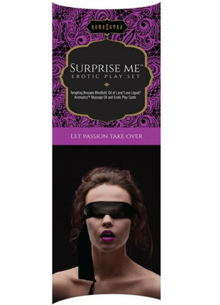 Verpackung des kamasutra surprise me erotik-kits mit lila schwarzem design und frau mit blindfold