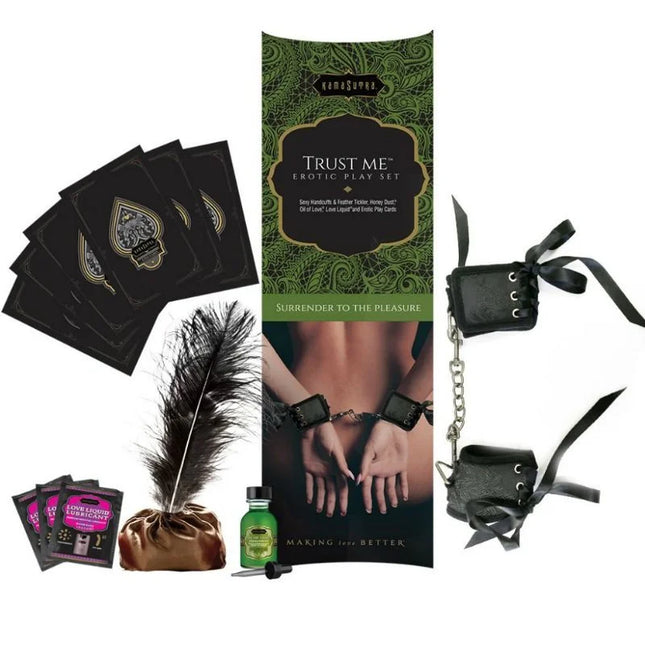 Schwarze lederhandschellen mit silberner kett und schwarzen bändern aus dem kamasutra trust me erotisches spielset