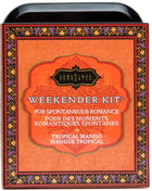 Ein leuchtend orangefarbener rechteckiger metalldose mit dekorativen lila und goldenen bordüren weekender kit von home & suppl
