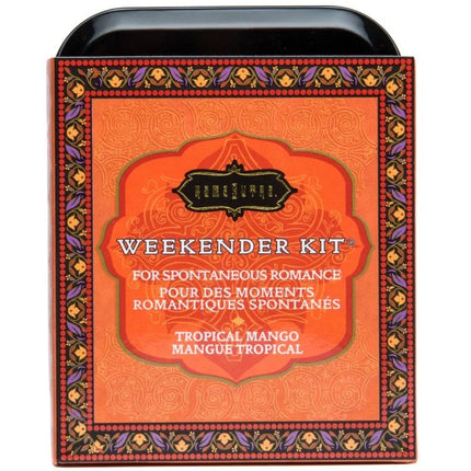Ein leuchtend orangefarbener rechteckiger metalldose mit dekorativen lila und goldenen bordüren weekender kit von home & suppl
