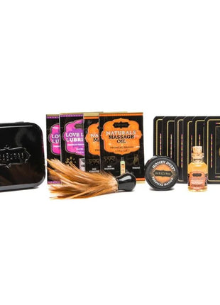 Schwarze metallic tin mit kunstvoll geprägt silbernem logo kamasutra weekender tin kit tropischer griff