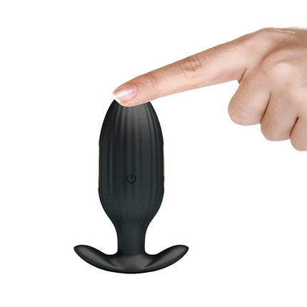 Schwarzer KELLY Plug Anal Vibrator aus Silikon mit gerippten Strukturen und Power-Taste an der Seite