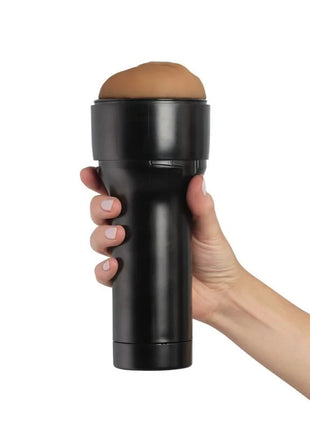 Schwarzer zylindrischer kiiroo feel stroker masturbator stimulator mit hellbraunem silikonkopf und glatter glänzender oberfläche