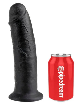 Schwarzer King Cock dildo aus silikon mit realistischer struktur und gerundetem Kopf neben rotem Pipedream can