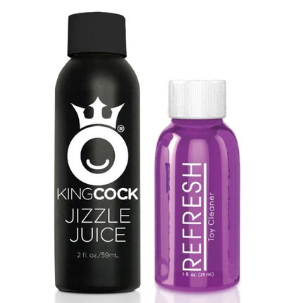 Schwarze kingcock flasche mit weißem logo und text kingcock jizzle juice neben lila translucent refresh toy cleaner flasche beim spritzender hahn produkt