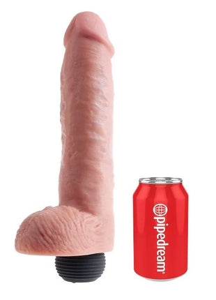 Pink silikon realistischer dildo mit schwarzer gewindebasis neben rotem pipedream can für maßstab king cock 27,94 cm