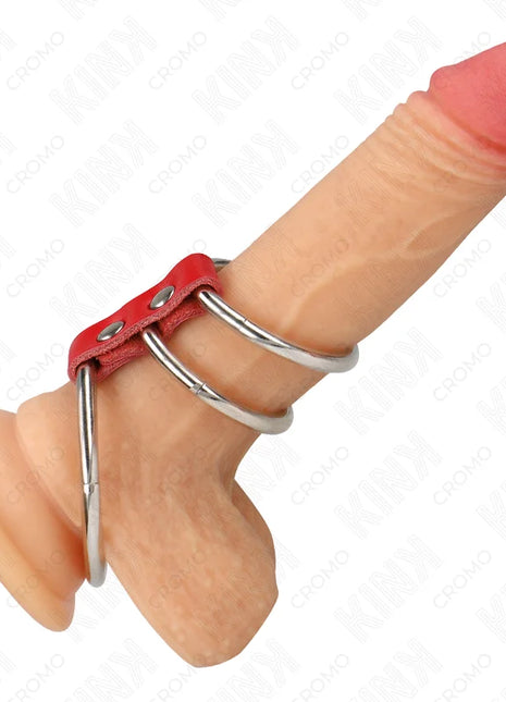 KINK - DREIFACH METALL PENISRING 3,7 CM BIS 5 CM VERBUNDEN MIT ROTEM LEDER