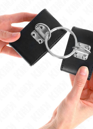 KINK - FESTE HANDGELENKFESSELN MIT RING UND VORHÄNGESCHLOSS VERSCHLUSS SCHWARZ VERSTELLBAR 16-23 CM X 5,5 CM