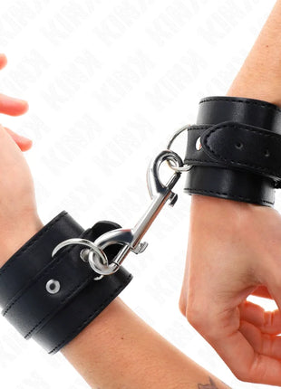 KINK - HANDGELENKFESSELN - EINZELNE NIETENREIHE UND GROSSE SCHNALLE SCHWARZ VERSTELLBAR 17-28 CM X 5 CM