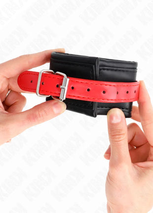 KINK - HANDGELENKFESSELN SCHWARZ MIT ROTEM GÜRTEL VERSTELLBAR 17-28 CM X 6 CM