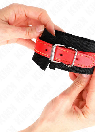 KINK - NYLON HANDGELENKFESSELN SCHWARZ MIT KUNSTLEDER ROT VERSTELLBAR 19-24 CM X 5,5 CM
