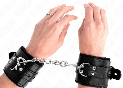 KINK - PELZGEFÜTTERTE HANDGELENKFESSELN MIT QUADRATISCHEN LÖCHERN SCHWARZ UND SCHWARZ VERSTELLBARER GÜRTEL 17-29 CM X 6