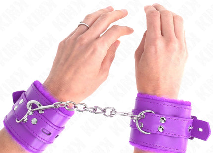 KINK - PELZGEFÜTTERTE HANDGELENKFESSELN MIT QUADRATISCHEN LÖCHERN LILA UND LILA GÜRTEL VERSTELLBAR 17-29 CM X 6 CM