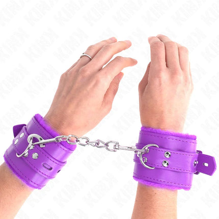 KINK - PELZGEFÜTTERTE HANDGELENKFESSELN MIT QUADRATISCHEN LÖCHERN LILA UND LILA GÜRTEL VERSTELLBAR 17-29 CM X 6 CM