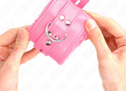 KINK - PELZGEFÜTTERTE HANDGELENKFESSELN MIT QUADRATISCHEN LÖCHERN ROSA UND ROSA GÜRTEL VERSTELLBAR 17-29 CM X 6 CM