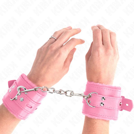 KINK - PELZGEFÜTTERTE HANDGELENKFESSELN MIT QUADRATISCHEN LÖCHERN ROSA UND ROSA GÜRTEL VERSTELLBAR 17-29 CM X 6 CM