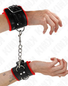 KINK - PELZGEFÜTTERTE HANDGELENKFESSELN MIT QUADRATISCHEN LÖCHERN ROTER UND SCHWARZER GÜRTEL VERSTELLBAR 17-29 CM X 6 CM